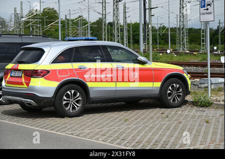 Colonia, Germania. 22 aprile 2024. Gestione delle emergenze veicolo, DB Deutsche Bahn responsabile delle emergenze credito: Horst Galuschka/dpa/Horst Galuschka dpa/Alamy Live News Foto Stock