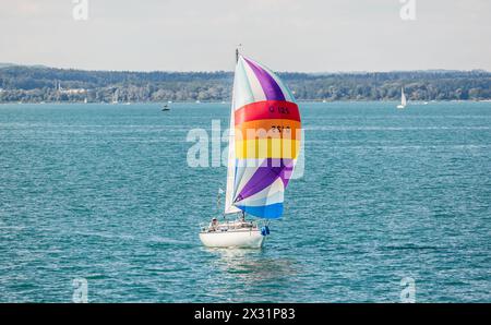 Ein Segelboot auf dem Bodensee. (Romanshorn, Svizzera, 21.08.2023) Foto Stock