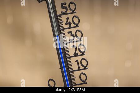 Die Temperaturen in der Schweiz klettern weiter über 35 Grad. Es ist bereits die zweite Hitzeperiode in diesem Sommer. (Rafz, Schweiz, 19.07..2022) Foto Stock