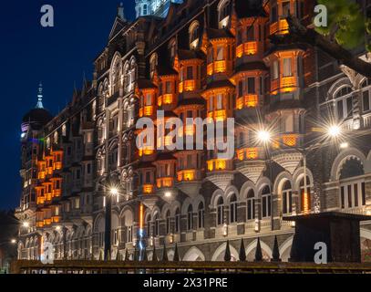 Taj Mahal Palace Hotel al crepuscolo. Iconico hotel indiano di lusso a Mumbai, India. Foto Stock