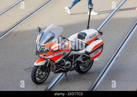 Ein Polizeimotorrad der Stadtpolizei Zürich vom Typ BMW R 1200 RT. (Zürich, Svizzera, 29.10.2022) Foto Stock