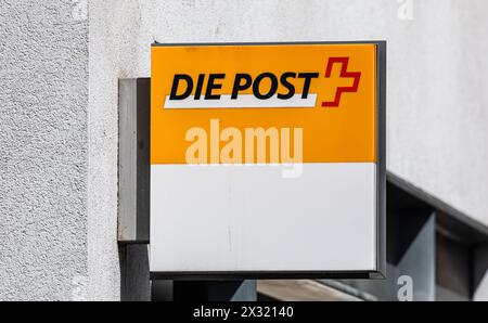 Emlem der Schweizer Post der Filiale a Rheinfelden, Kanton, Argovia. (Rheinfelden, Schweiz, 13.04.2022) Foto Stock