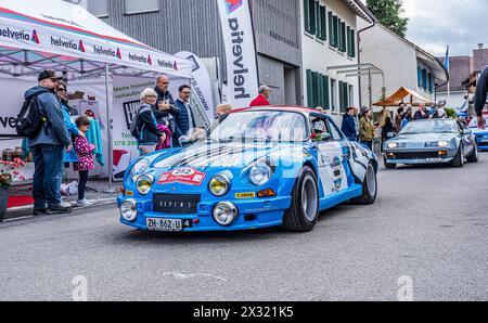 Ein Alpine A110 Gruppe 5 (Motorsport) mit Baujahr 1973 fährt während dem Oldtimercorso an der Herbstmesse Rafz durch die Zürcher Unterlandgemeinde. ( Foto Stock