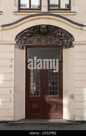 Porta d'ingresso in stile art deco ad Alesund Norvegia Foto Stock