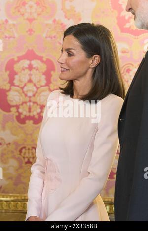 Re Felipe vi di Spagna, la regina Letizia di Spagna, partecipa a un pranzo per i membri del mondo della Letteratura al Palazzo reale il 24 aprile 2024 a Madrid, Spagna Foto Stock