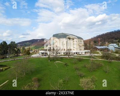 Dornach, Svizzera - marzo 27. 2023: L'architettura moderna del Goetheanum II, desiderosa nello stile dell'architettura espressionista nel 1924, è il mondo c Foto Stock