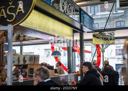 Copenaghen, Danimarca - 5 aprile 2024: Ristorante di porridge Grød nel mercato coperto di Torvehallerne. Foto Stock