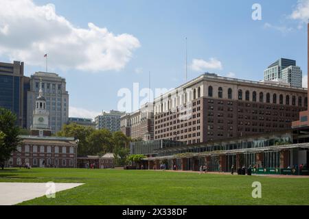 USA, PHILADELPHIA - 2 settembre 2014: Independence Hall, Congress Hall e Liberty Bell Center nella giornata di sole autunnale. Foto Stock