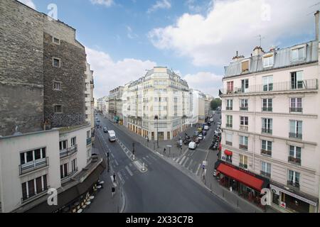 PARIGI, FRANCIA - 11 settembre 2014: Vista dalla finestra sulla Rue la Fayette a Parigi, vista dall'alto Foto Stock