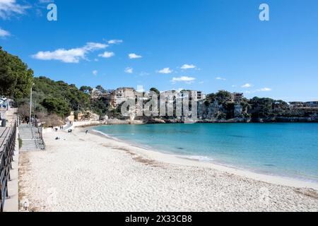 Maiorca, Isole Baleari, Spagna, Platja de Portocristo è una spiaggia di sabbia bianca nel centro di Porto Cristo, solo editoriale. Foto Stock