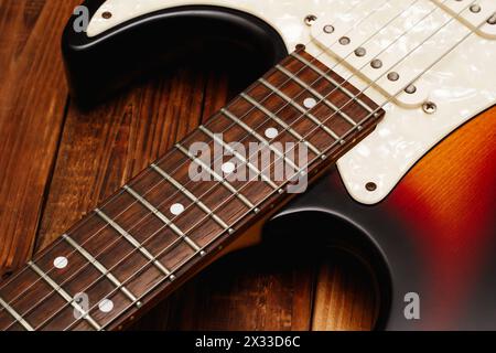 Vista ravvicinata del corpo e del collo di una chitarra elettrica Foto Stock