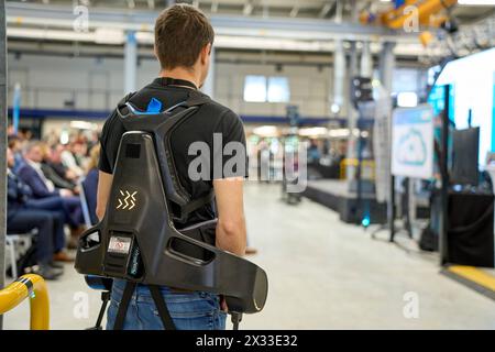 DATA RECORD NON DICHIARATA Augusta, Baviera, Germania - 24 aprile 2024: presentazione della rete ai di Augusta Un modello di successo per la Svevia nella sala di ricerca ai Halle 43 dell'Università di Augusta *** Präsentation des KI-Netzwerks Augsburg Ein Erfolgsmodell für Schwaben in der KI-Forschungshalle Halle 43 der Universität Augsburg Foto Stock