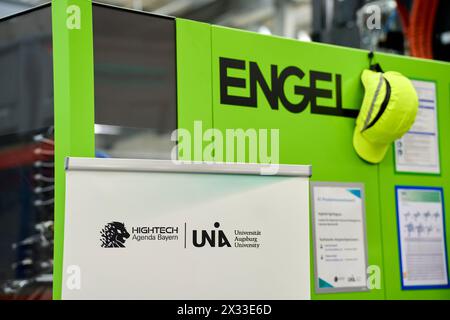 DATA RECORD NON DICHIARATA Augusta, Baviera, Germania - 24 aprile 2024: presentazione della rete ai di Augusta Un modello di successo per la Svevia nella sala di ricerca ai Halle 43 dell'Università di Augusta *** Präsentation des KI-Netzwerks Augsburg Ein Erfolgsmodell für Schwaben in der KI-Forschungshalle Halle 43 der Universität Augsburg Foto Stock