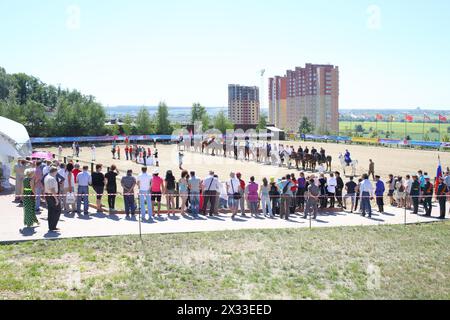 LYTKARINO, RUSSIA - 23 MAGGIO 2014: Campionato russo dzhigitovka nel complesso sportivo equestre Sozidatel a Lytkarino Foto Stock