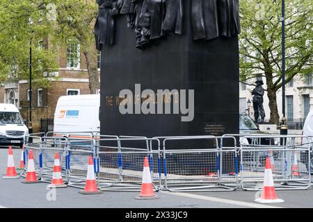 Whitehall, Londra, Regno Unito. 24 aprile 2024. St George's Day, resti della protesta di estrema destra a Whitehall, Londra. Crediti: Matthew Chattle/Alamy Live News Foto Stock