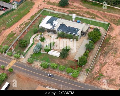 Itaja, Goias, Brasile - 04 13 2024: Immagine aerea del Forum del distretto di Itaja Foto Stock
