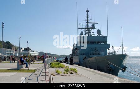 Il motoscafo Atalaya P74 della marina spagnola classe Serviola è ormeggiato nella baia per un giorno pubblico aperto Gamazo Santander Cantabria Spagna Foto Stock