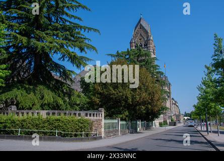 Coblenza, Germania 24 giugno 2023, l'edificio del governo prussiano nel complesso del Reno a Coblenza Foto Stock
