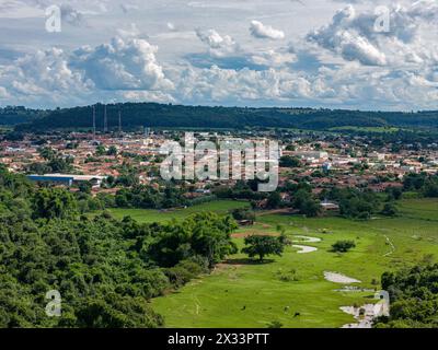 Cassilandia, Mato grosso do sul, Brasile - 04 16 2024: Immagine aerea del quartiere del centro di cassilandia Foto Stock