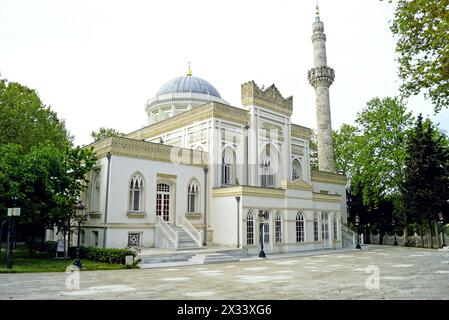 Vista della moschea Hamidiye, commissionata dal sultano Abdul Hamid II nel quartiere Yildiz di Istanbul, Turchia Foto Stock