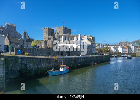 Castle Rushen e Castletown Harbour, Castletown, Isola di Man, Inghilterra, Regno Unito Foto Stock