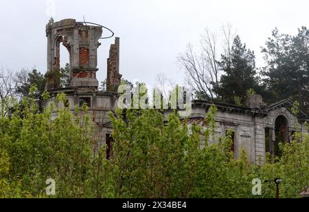 Non esclusiva: REGIONE DI ZHYTOMYR, UCRAINA - 23 APRILE 2024 - le rovine del palazzo del XX secolo della famiglia Tereshchenko sono raffigurate sull'esterno Foto Stock