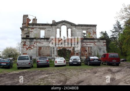 Non esclusiva: REGIONE DI ZHYTOMYR, UCRAINA - 23 APRILE 2024 - le rovine del palazzo del XX secolo della famiglia Tereshchenko sono raffigurate sull'esterno Foto Stock