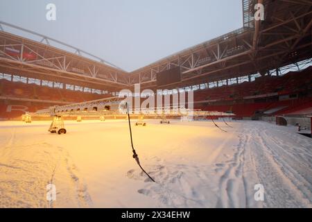 MOSCA - 25 dicembre 2014: Stadio Snowy Spartak. Capienza dello stadio - 45 000 persone. Lo stadio è stato costruito nel 2010-2014 Foto Stock