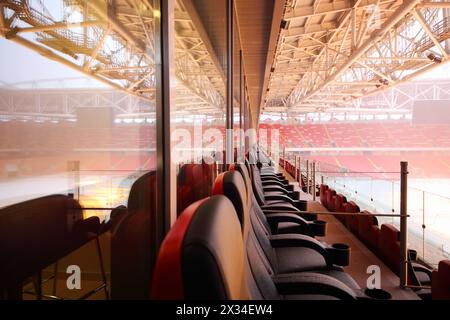 MOSCA - 25 dicembre 2014: Nuovo stadio Spartak vuoto. Capienza dello stadio - 45 000 persone. Lo stadio è stato costruito nel 2010-2014 Foto Stock