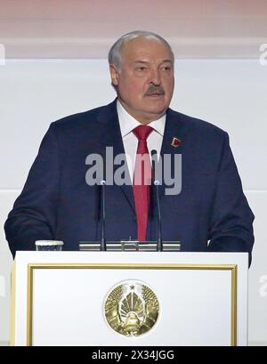 Minsk, Bielorussia. 24 aprile 2024. Il presidente bielorusso Alexander Lukashenko tiene un discorso durante l'Assemblea popolare bielorussa tenutasi a Minsk, in Bielorussia, il 24 aprile 2024. Il presidente bielorusso Alexander Lukashenko è stato eletto come presidente dell'Assemblea popolare bielorussa mercoledì, secondo i resoconti dei media locali. Crediti: Henadz Zhikov/Xinhua/Alamy Live News Foto Stock