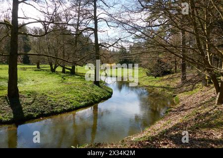 Pruhonice, Repubblica Ceca - 29 marzo 2024 - Parco del Castello di Pruhonice vicino a Praga all'inizio della primavera Foto Stock