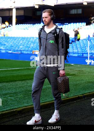 Il portiere del Liverpool Caoimhin Kelleher arriva prima della partita di Premier League al Goodison Park di Liverpool. Data foto: Mercoledì 24 aprile 2024. Foto Stock