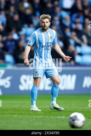 Matthew Godden di Coventry City durante il match per il titolo Sky Bet alla Coventry Building Society Arena di Coventry. Data foto: Mercoledì 24 aprile 2024. Foto Stock