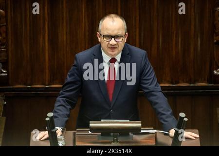 Warwas, Polonia, il 24 aprile 2024. Adam Bodnar, ministro della giustizia e procuratore generale della Polonia, parla dello scandalo Pegasus durante la decima sessione del Parlamento polacco nell'edificio del Parlamento in via Wiejska a Varsavia, la capitale della Polonia. Il parlamento discute questioni controverse dello Stato di diritto. . Crediti: Dominika Zarzycka/Alamy Live News. Foto Stock