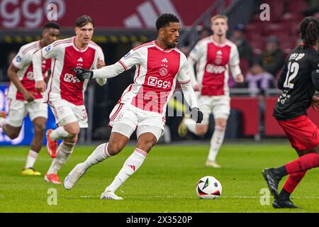 Amsterdam, Paesi Bassi. 24 aprile 2024. AMSTERDAM, PAESI BASSI - 24 APRILE: Chuba Akpom dell'AFC Ajax dribbles durante la partita olandese Eredivisie tra AFC Ajax e Excelsior Rotterdam alla Johan Cruijff Arena il 24 aprile 2024 ad Amsterdam, Paesi Bassi. (Foto di Andre Weening/Orange Pictures) credito: Orange Pics BV/Alamy Live News Foto Stock