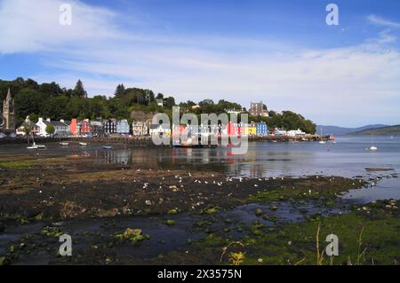 Villaggio sul mare di Tobermory sull'isola di Mull, nelle Ebridi interne, Scozia, Regno Unito Foto Stock