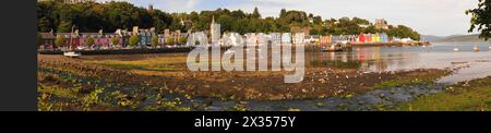 Villaggio sul mare di Tobermory sull'isola di Mull, nelle Ebridi interne, Scozia, Regno Unito Foto Stock