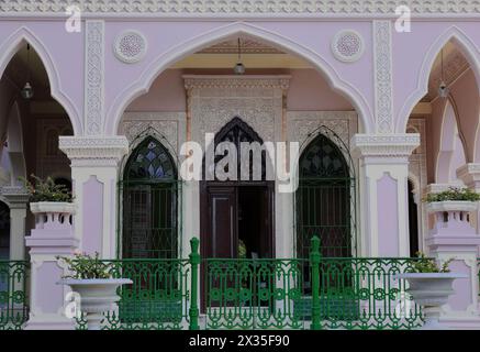 197 Portico posteriore, facciata esposta a sud del Palazzo Palacio de Valle in stile moresco spagnolo con altre influenze architettoniche. Cienfuegos-Cuba. Foto Stock