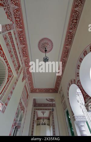 198 veranda frontale, facciata rivolta a nord del Palazzo Palacio de Valle in stile moresco spagnolo con altre influenze architettoniche. Cienfuegos-Cuba. Foto Stock