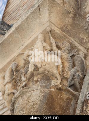 Lotta tra Roland e il gigante Ferragut, Palazzo dei Monarchi di Navarra, città di Estella-Lizarra, Navarra, Spagna settentrionale Foto Stock