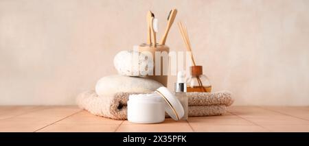 Set di forniture termali su sfondo chiaro Foto Stock