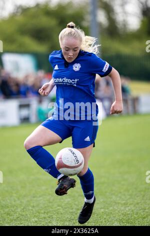 Cardiff si è incontrata contro Cardiff City nella finale di Coppa delle donne gallesi al Bryntirion Park il 24 aprile 2022. Credito: Lewis Mitchell Foto Stock