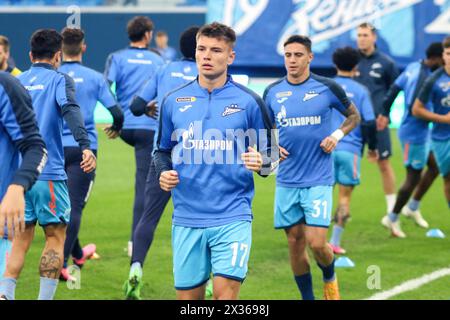 San Pietroburgo, Russia. 24 aprile 2024. Andrey Mostovoy (17) dello Zenit si riscalda durante la partita di calcio della Premier League russa tra Zenit San Pietroburgo e Rubin Kazan alla Gazprom Arena. Punteggio finale; Zenit 0:2 Rubin. (Foto di Maksim Konstantinov/SOPA Images/Sipa USA) credito: SIPA USA/Alamy Live News Foto Stock