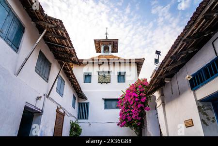 La Jews Street è tra le località storicamente più rilevanti di Fort Kochi. La sinagoga più antica del Commonwealth, fu costruita nel 1568. Foto Stock