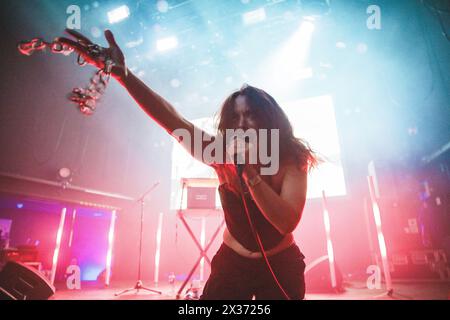 Tilburg, Paesi Bassi. 20 aprile 2024. La cantante e musicista americana Lana del rabies esegue un concerto dal vivo durante il festival metal olandese Roadburn Festival 2024 a Tilburg. (Foto: Gonzales Photo - Peter Troest). Foto Stock