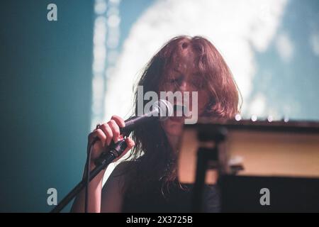 Tilburg, Paesi Bassi. 20 aprile 2024. La cantante e musicista americana Lana del rabies esegue un concerto dal vivo durante il festival metal olandese Roadburn Festival 2024 a Tilburg. (Foto: Gonzales Photo - Peter Troest). Foto Stock