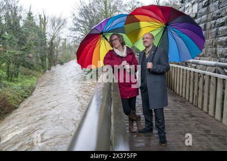 Foto datata 05/04/24 dei co-leader del Partito Verde scozzese Lorna Slater e Patrick Harvie in vista della conferenza del Partito Verde scozzese, presso il centro visitatori Water of Leith di Edimburgo. L'accordo di condivisione delle forze tra SNP e Verdi scozzesi a Holyrood è stato concluso, è chiaro. Data di pubblicazione: Giovedì 25 aprile 2024. Foto Stock