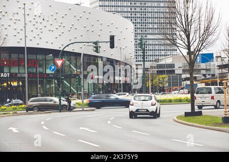 Ein Ampelausfall in der Essener Innenstadt, am Limbecker Platz. *** Un guasto al semaforo nel centro di Essen, a Limbecker Platz Foto Stock