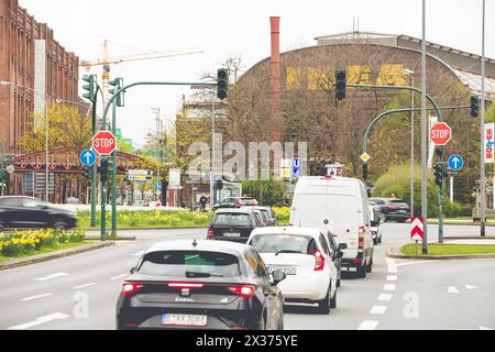 Ein Ampelausfall in der Essener Innenstadt, am Limbecker Platz. *** Un guasto al semaforo nel centro di Essen, a Limbecker Platz Foto Stock