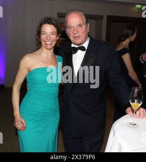 Hamburg Zu Gast: Anna Planken und Enno Freiherr von Ruffin Blauer Ball im Grand Elysee Hamburg *** Hamburg Guest Anna Planken e Enno Freiherr von Ruffin Blue Ball al Grand Elysee Hamburg Copyright: XEibner-Pressefotox EP SWA Foto Stock